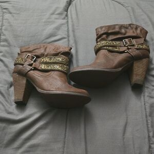 Elegant Brown Heeled Boots with Gold Details